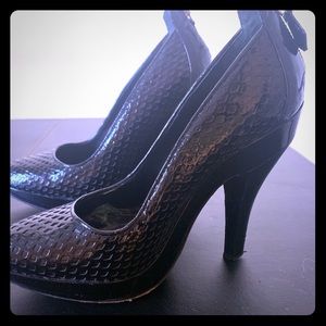 Burberry Black Pumps 37